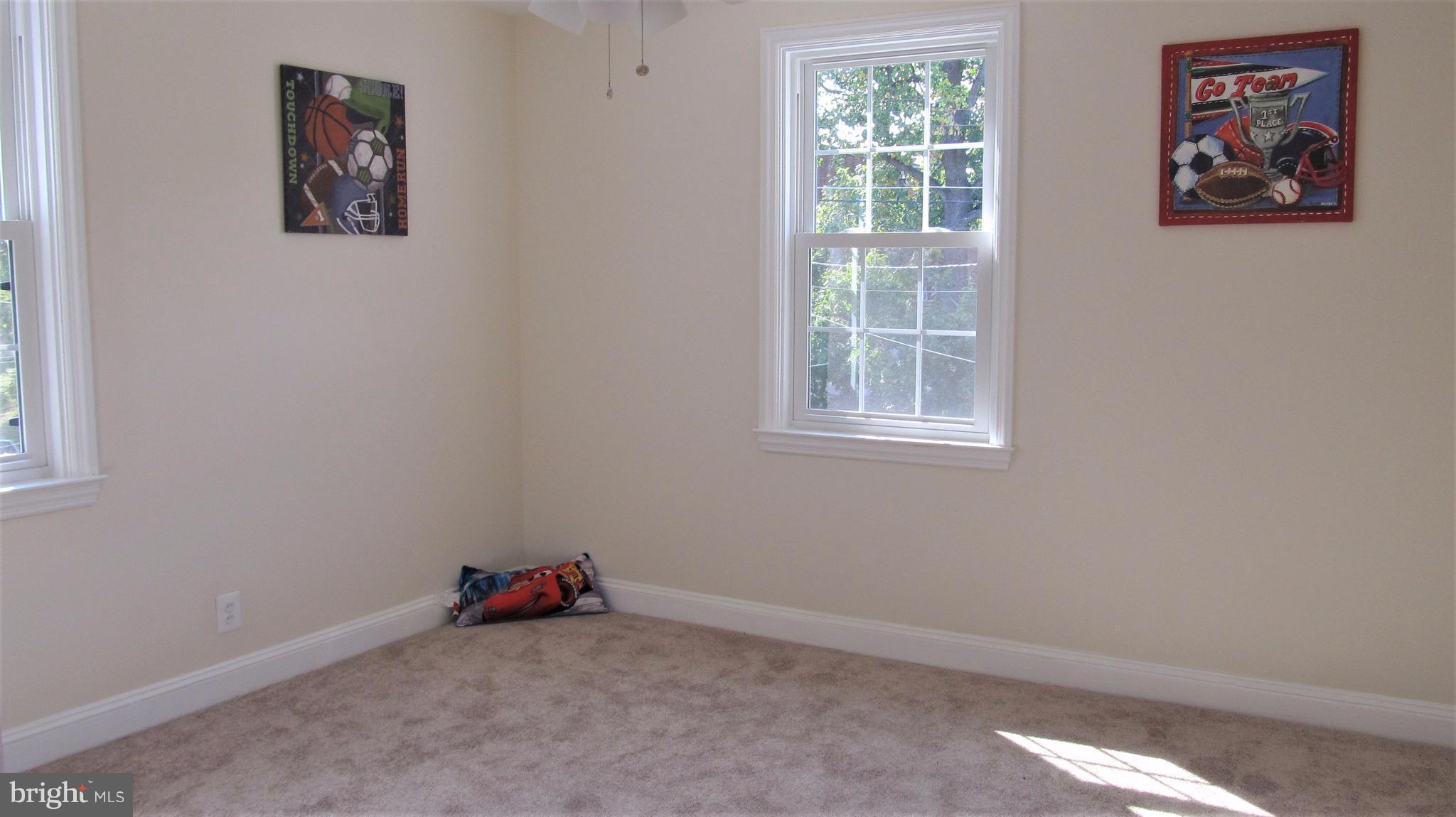 926 Elm Ridge Avenue Baltimore, MD 21229 - Photo 9 of 21 Spacious bedroom!