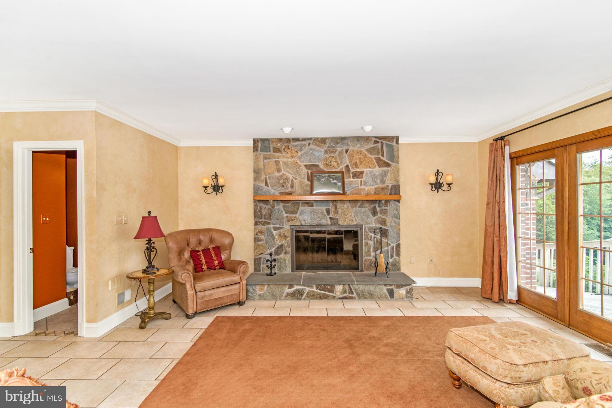 24705 Halterman Road Gaithersburg, MD 20882 - Photo 3 of 29 Family Room