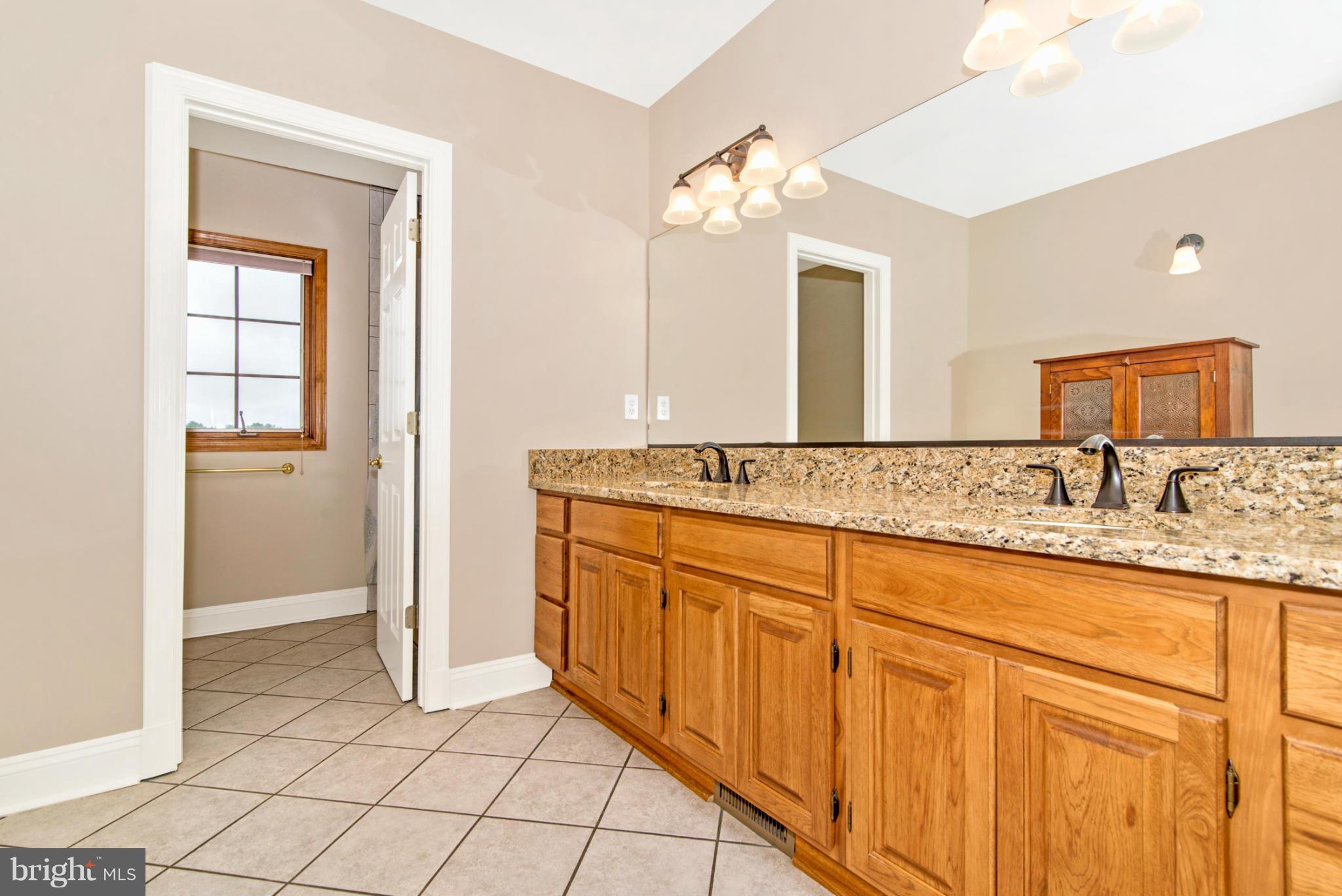 24705 Halterman Road Gaithersburg, MD 20882 - Photo 22 of 29 Bath