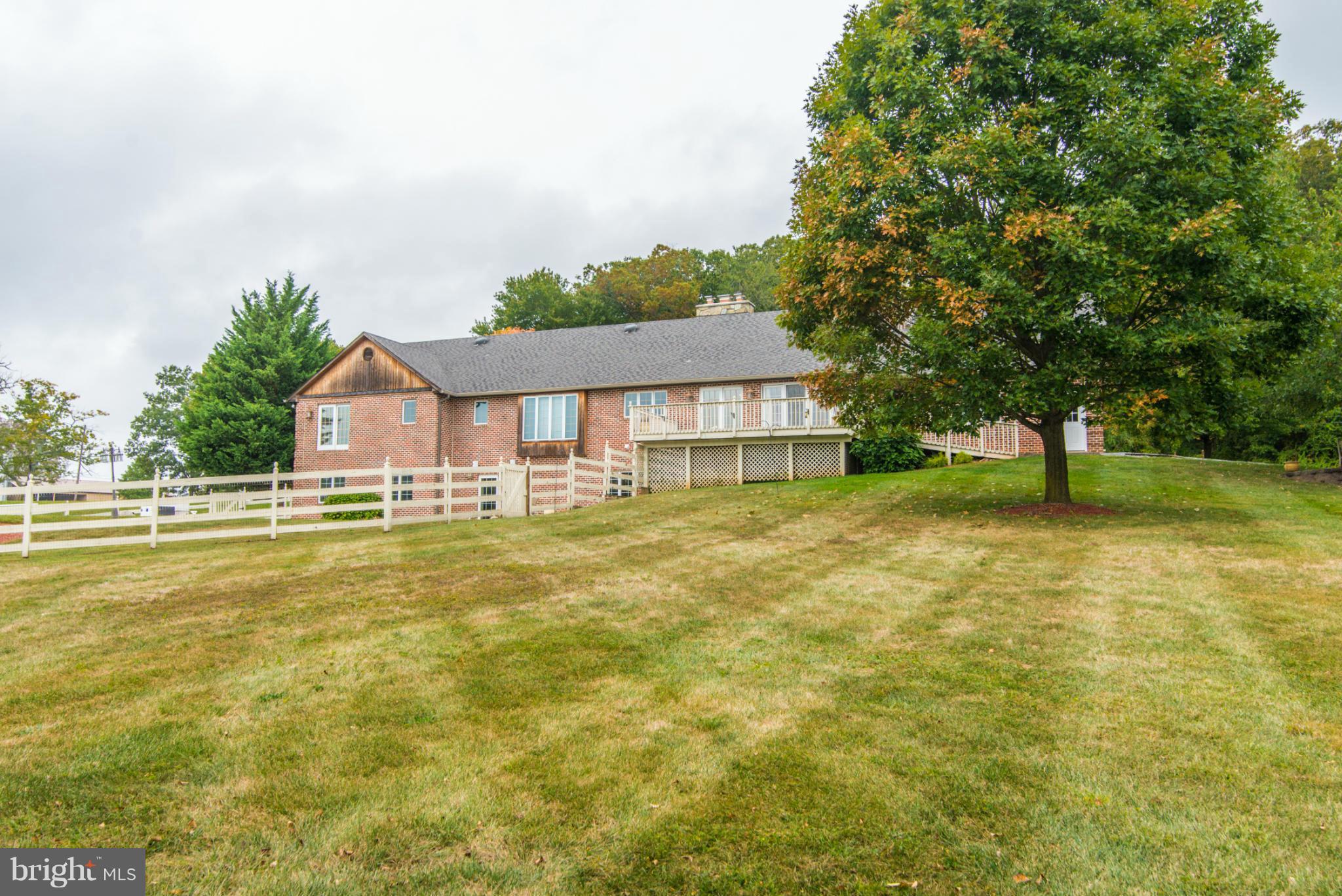 24705 Halterman Road Gaithersburg, MD 20882 - Photo 23 of 29 Exterior (Rear)