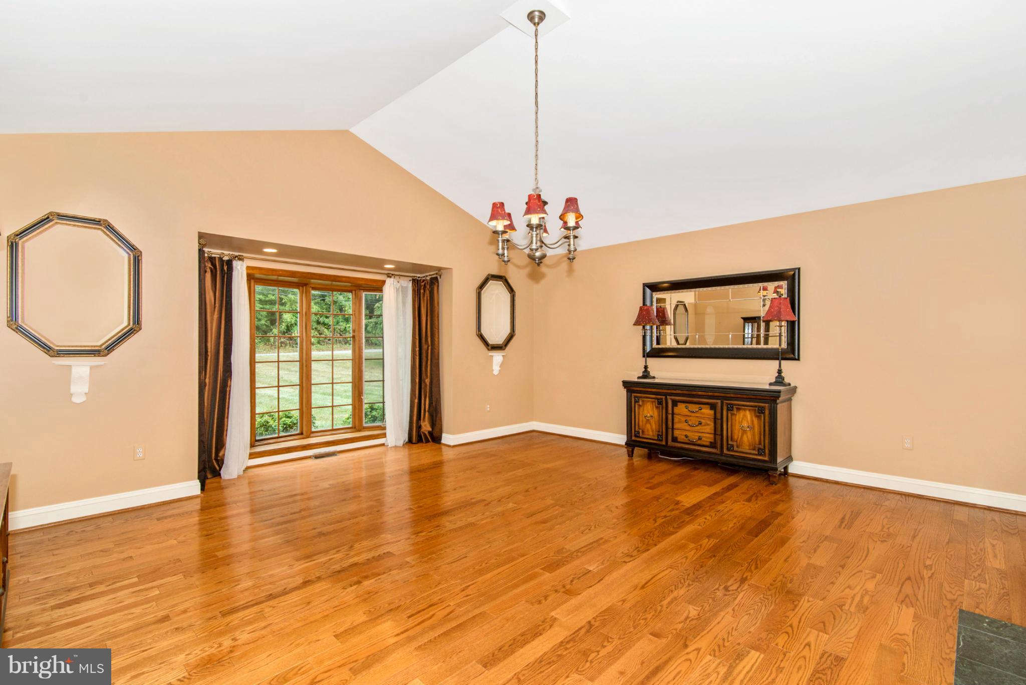 24705 Halterman Road Gaithersburg, MD 20882 - Photo 7 of 29 Dining Room