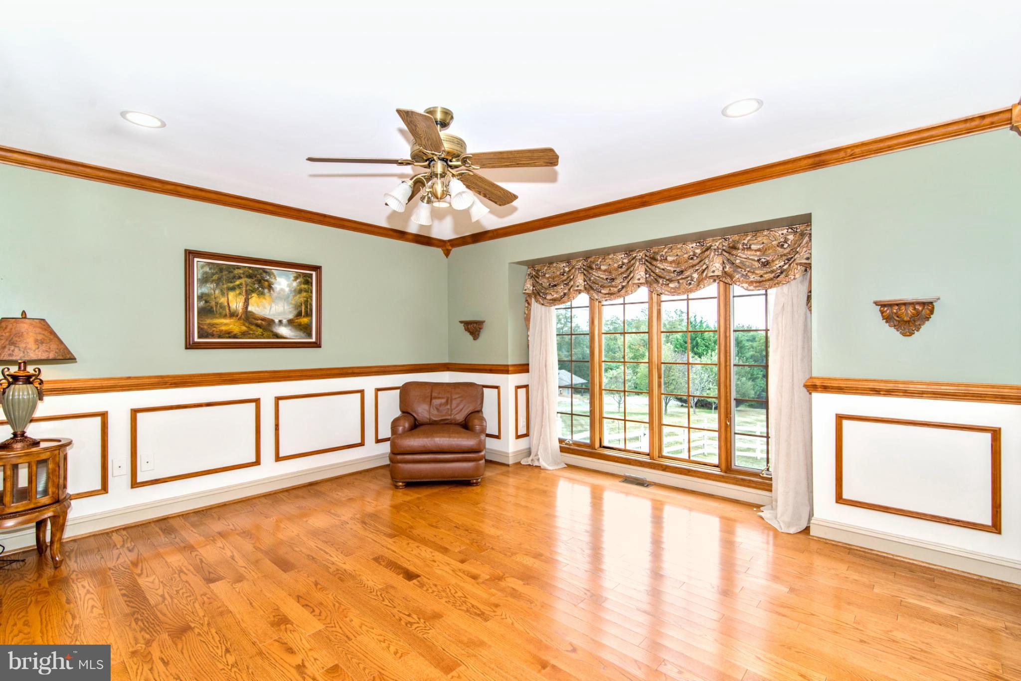 24705 Halterman Road Gaithersburg, MD 20882 - Photo 9 of 29 Living Room