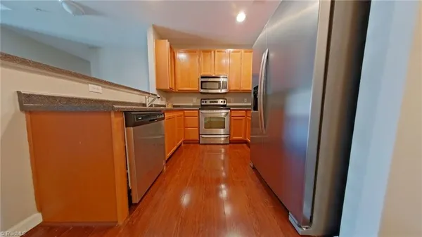 $1,300 | 7108 West Friendly Avenue, Greensboro, NC 27410