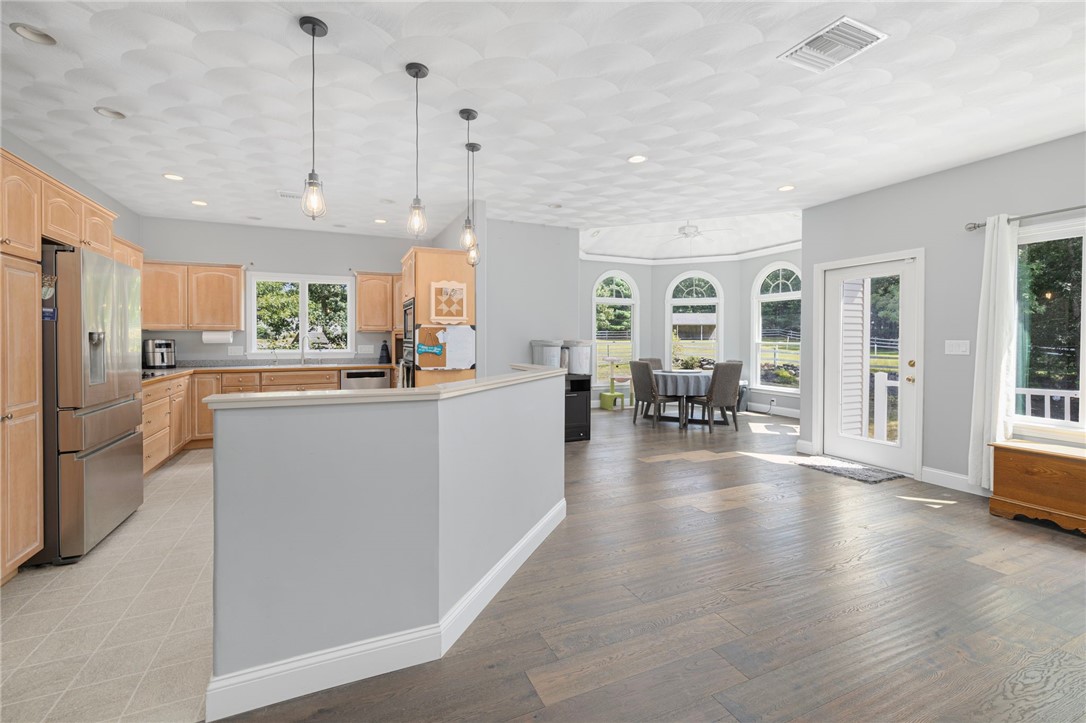 160 Kingston Road Exeter, RI 02822 - Photo 7 of 48