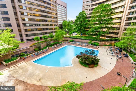 $1,125,000 | 1300 Crystal Drive, Unit 606S, Arlington, VA 22202