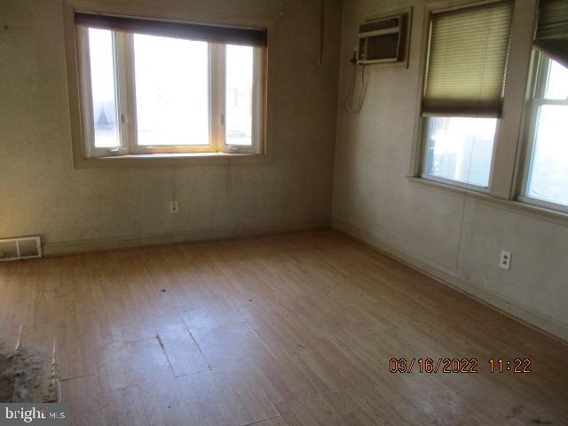 271 Monroe Street Bristol, PA 19007 - Photo 3 of 20