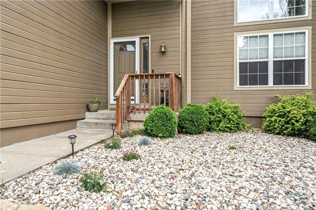 1409 Russell Road Pleasant Hill, MO 64080 - Photo 2 of 34