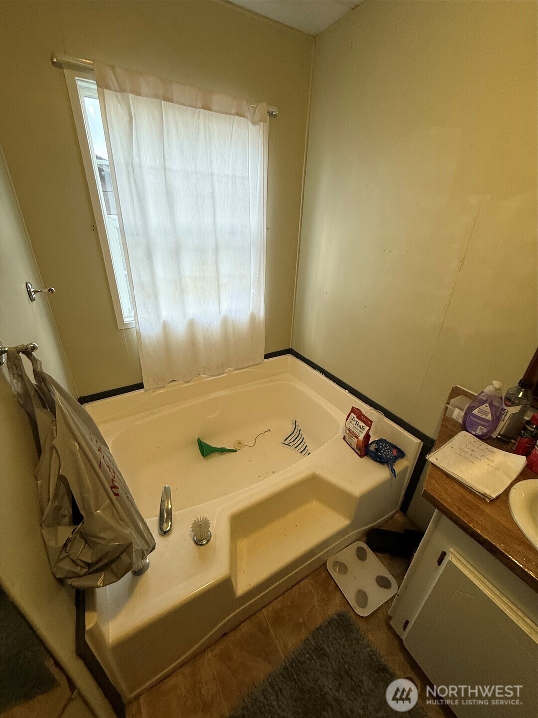 237 Collins Road Toledo, WA 98591 - Photo 18 of 25 a utility room with dryer and washer