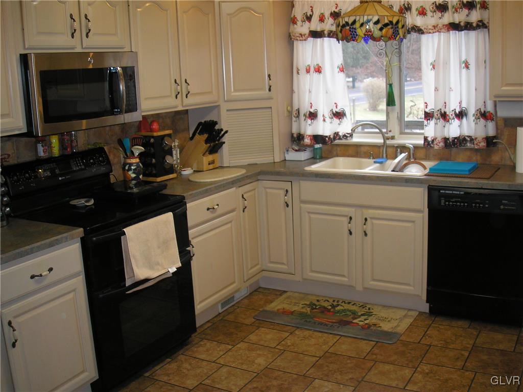 5785 Haasadahl Road Orefield, PA 18069 - Photo 14 of 28 a kitchen with a sink and cabinets