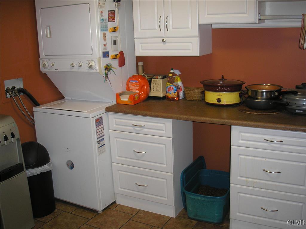 5785 Haasadahl Road Orefield, PA 18069 - Photo 20 of 28 a kitchen with a cabinets and window