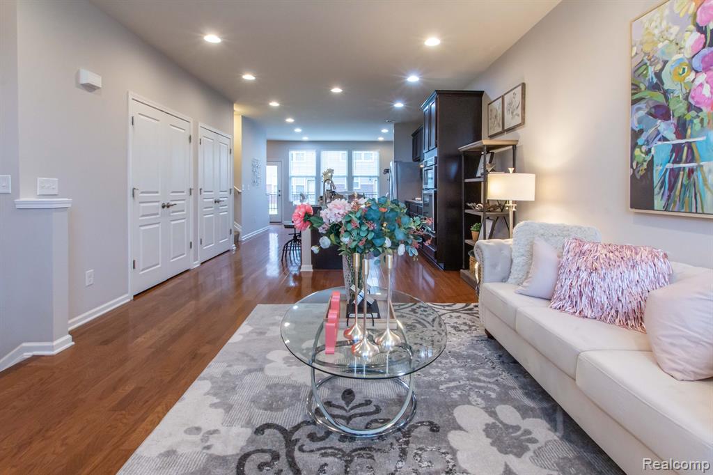 863 Barclay Circle Rochester Hills, MI 48307 - Photo 7 of 35