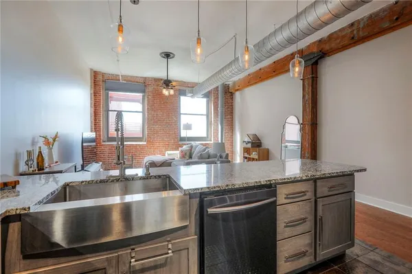 $310,000 | 200 Main Street, Unit 513, Kansas City, MO 64105