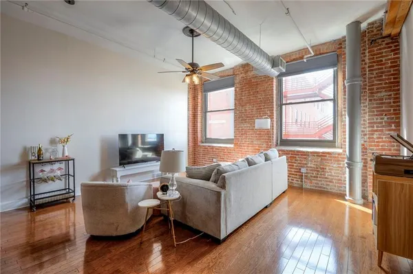 $310,000 | 200 Main Street, Unit 513, Kansas City, MO 64105