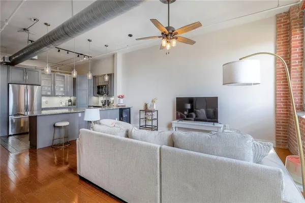 $310,000 | 200 Main Street, Unit 513, Kansas City, MO 64105