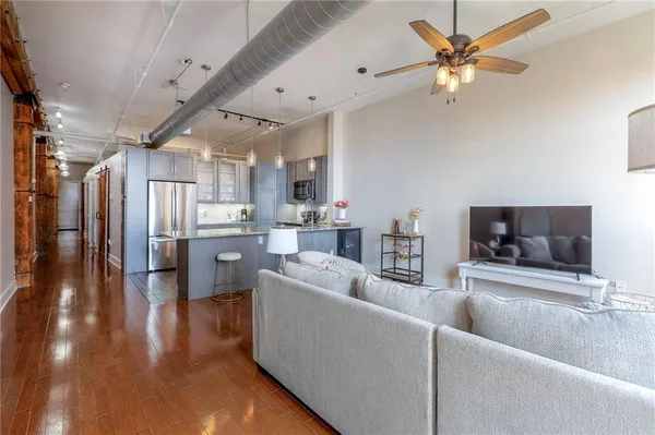 $310,000 | 200 Main Street, Unit 513, Kansas City, MO 64105