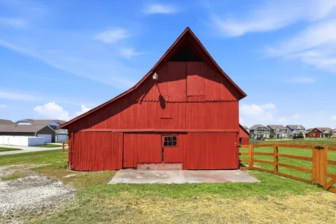 $525,000 | 2720 South 650 East, Whitestown, IN 46075