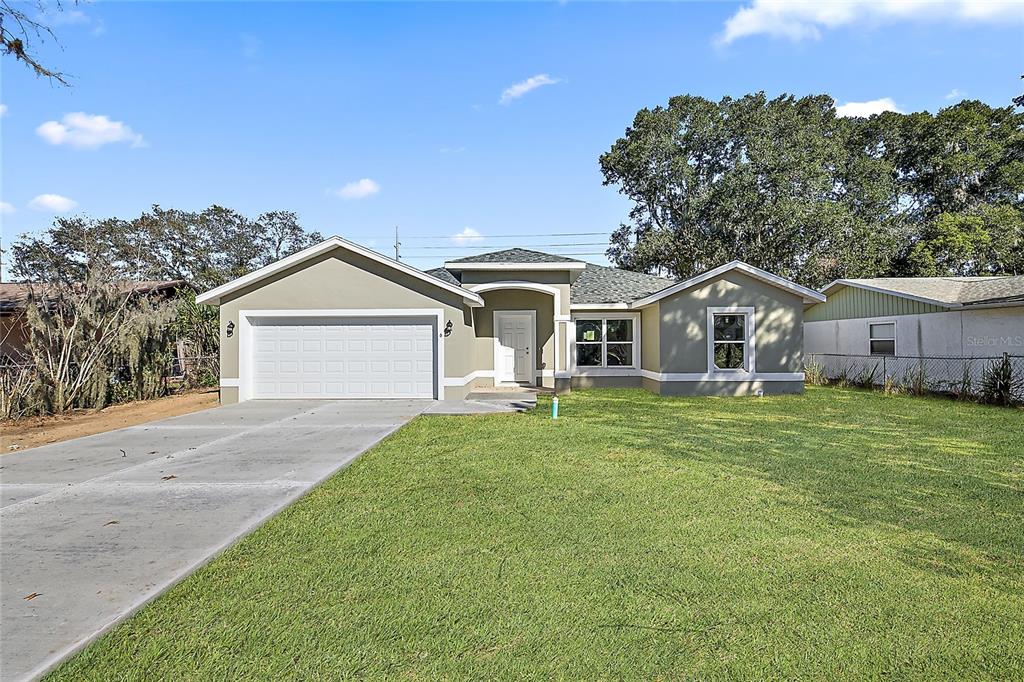 6 Spring Dr Way Ocala, FL 34472 - Photo 1 of 1 a front view of a house with a garden