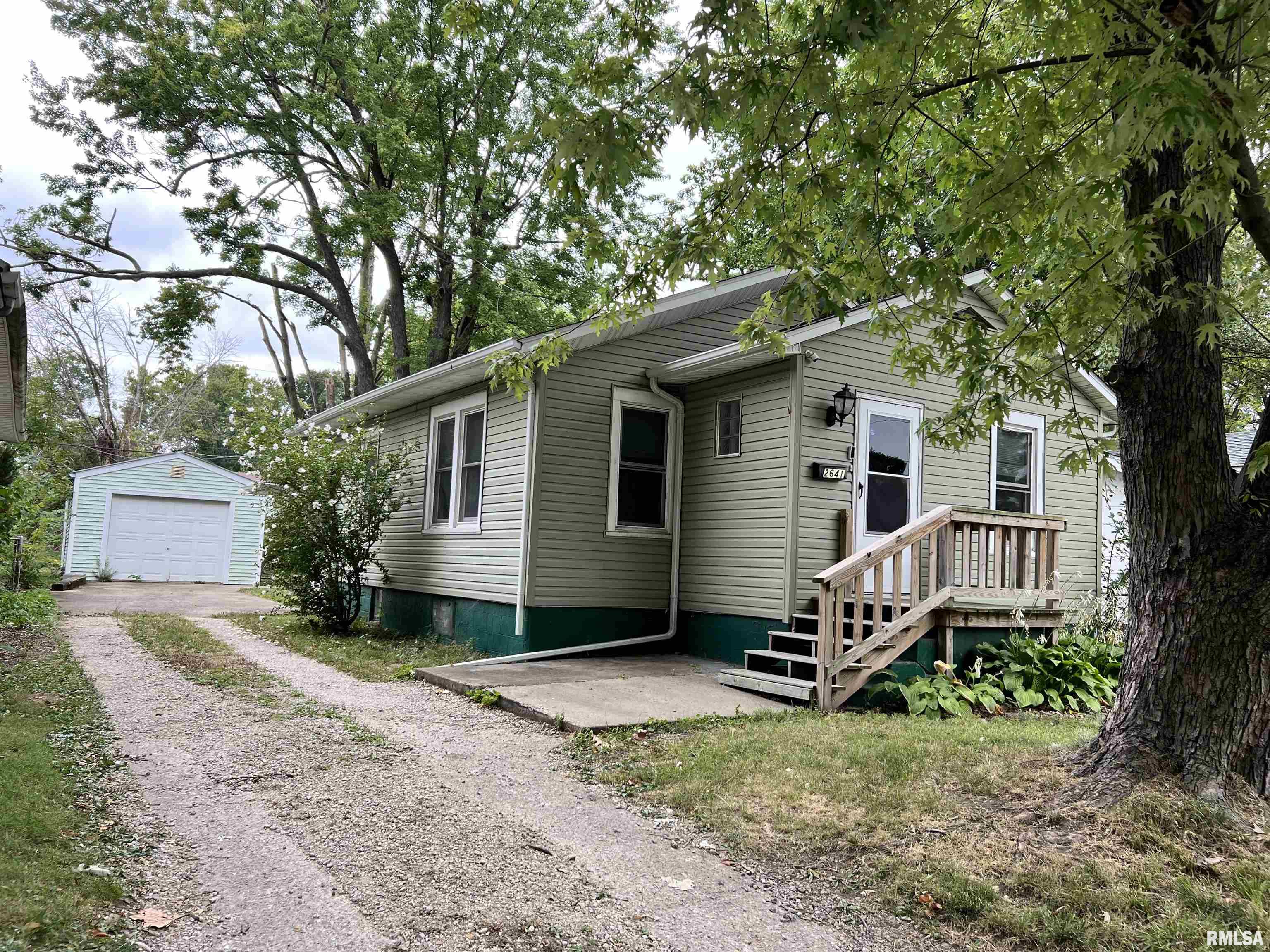 2641 South 11th Street Springfield, IL 62703 - Photo 2 of 12