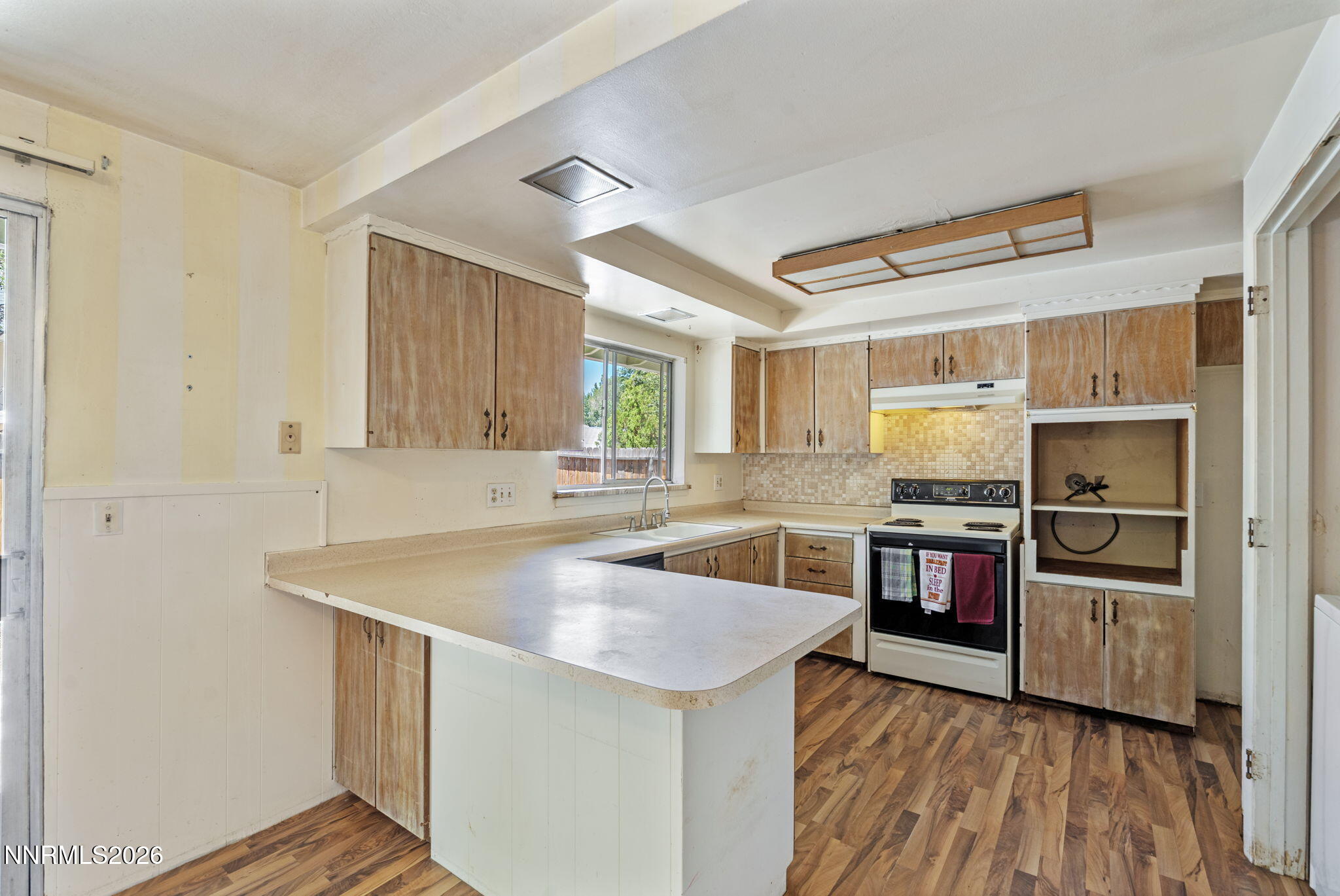 2035 Carlin Street Reno, NV 89503 - Photo 9 of 36 13-web-or-mls-DSC03763