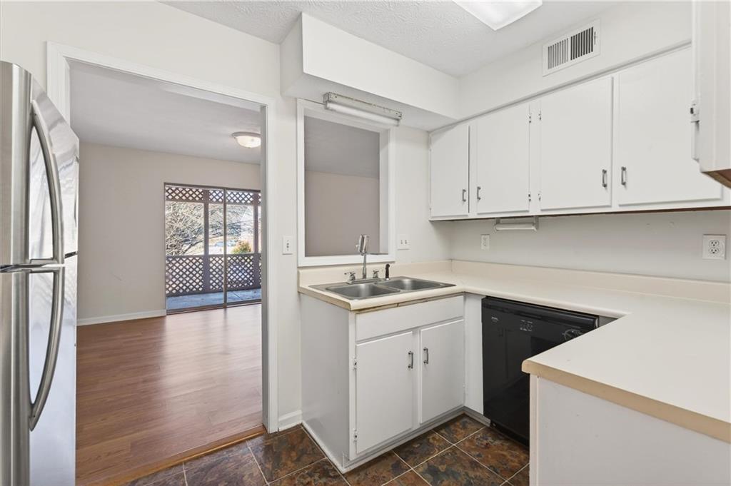 263 Quail Run Roswell, GA 30076 - Photo 14 of 47 a kitchen with stainless steel appliances granite countertop a sink stove and cabinets