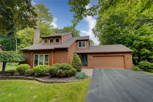 $359,900 | 28 Green Pine Lane, Penfield, NY 14580