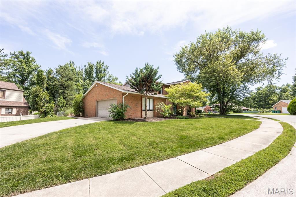 914 Reiss Road O'Fallon, IL 62269 - Photo 3 of 40