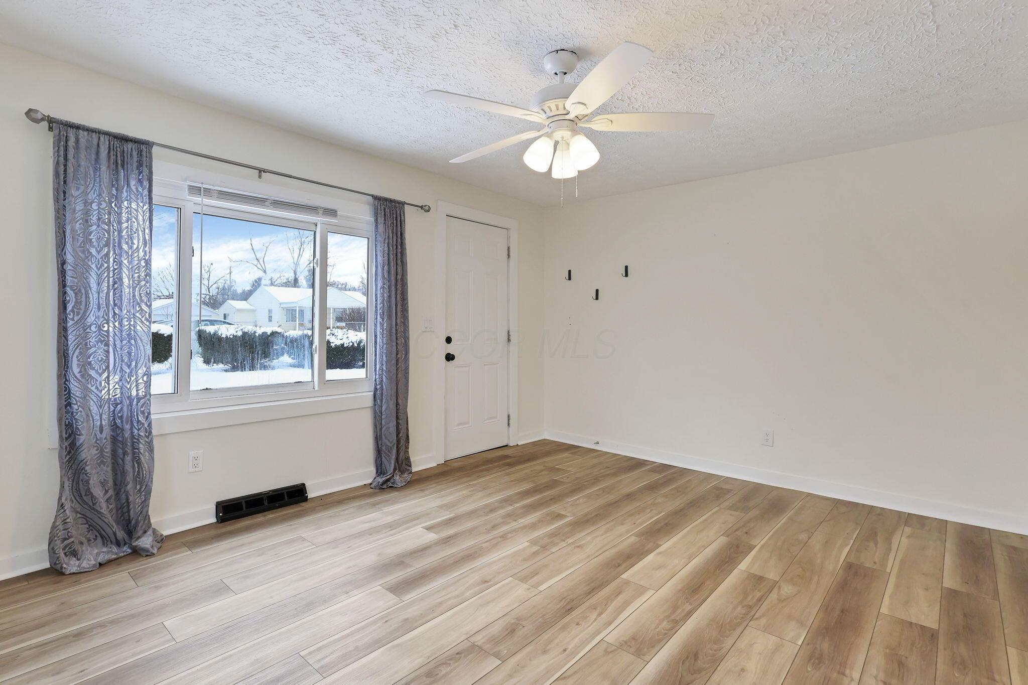 437 Stockbridge Road Columbus, OH 43207 - Photo 6 of 35 10-web-or-mls-G02A9899