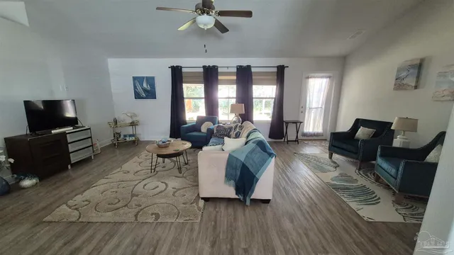 $1,895 | 2102 Fairchild Street, Pensacola, FL 32504