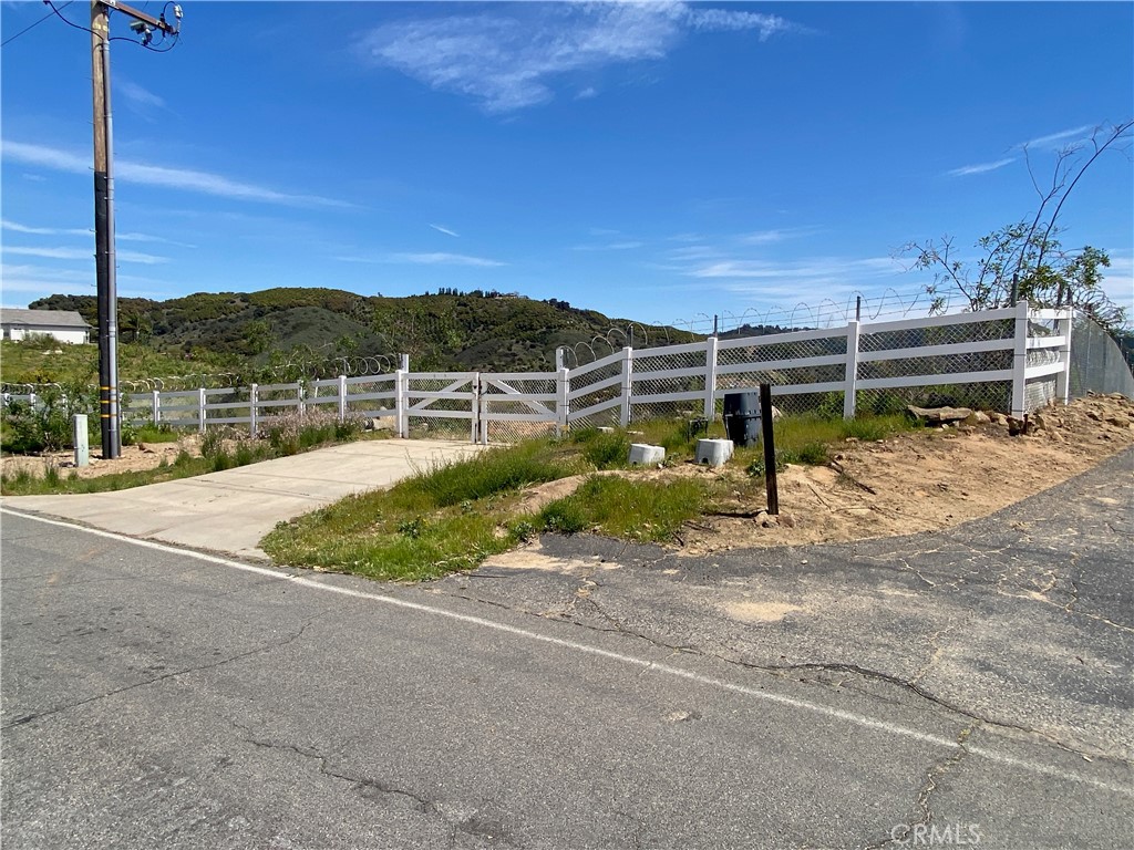 3 Las Palmeras Drive Temecula, CA 92590 - Photo 7 of 8 a view of a swimming pool with a yard