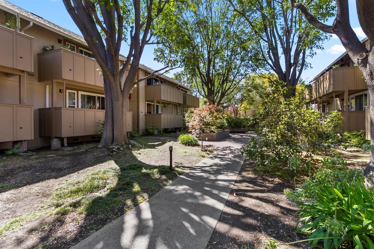 2460 West Bayshore Road, Unit 3 Palo Alto, CA 94303 - Photo 4 of 43