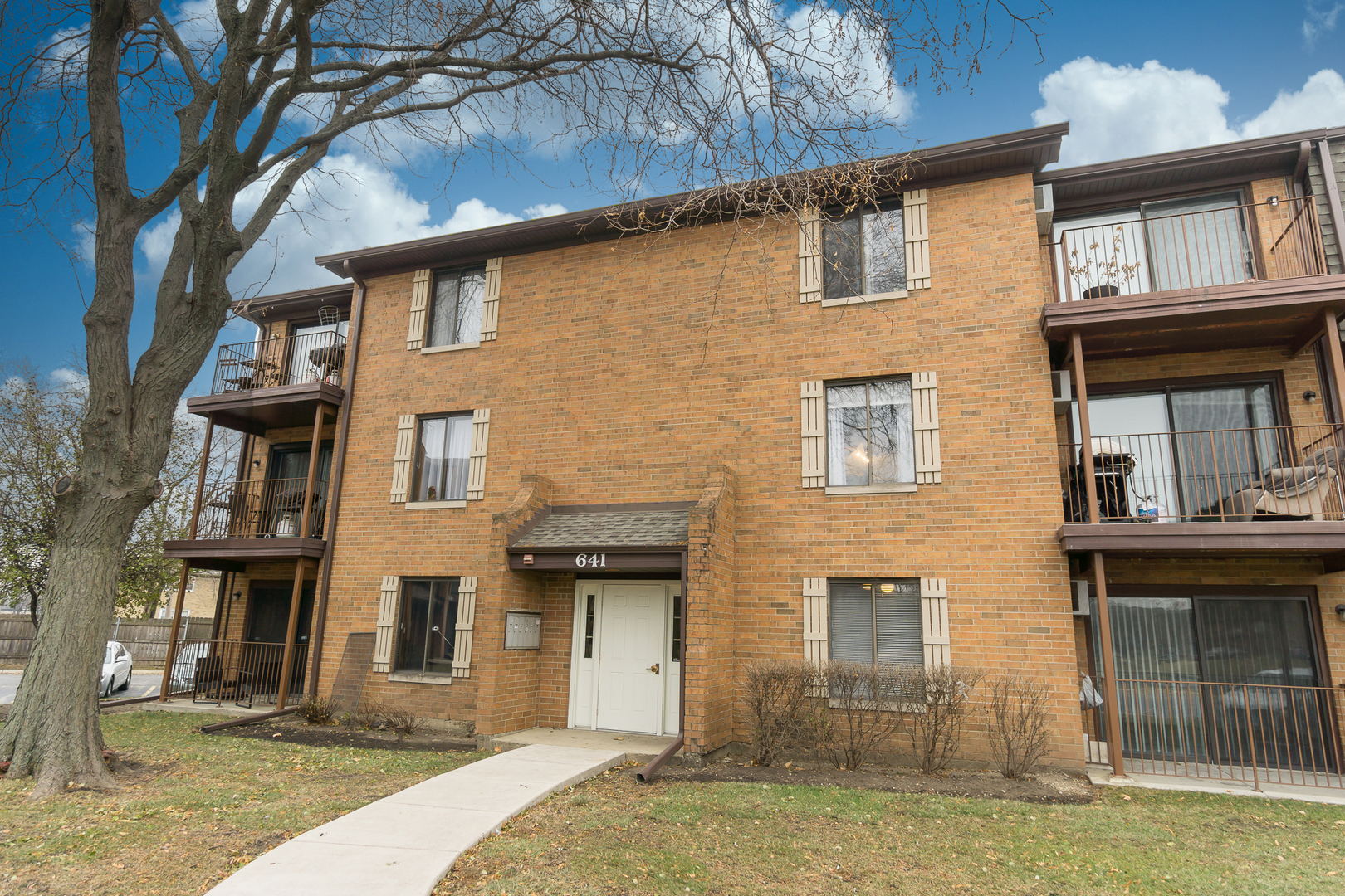 641 Briar Hill Lane, Unit 2 Addison, IL 60101 - Photo 1 of 16 a front view of a house with garden