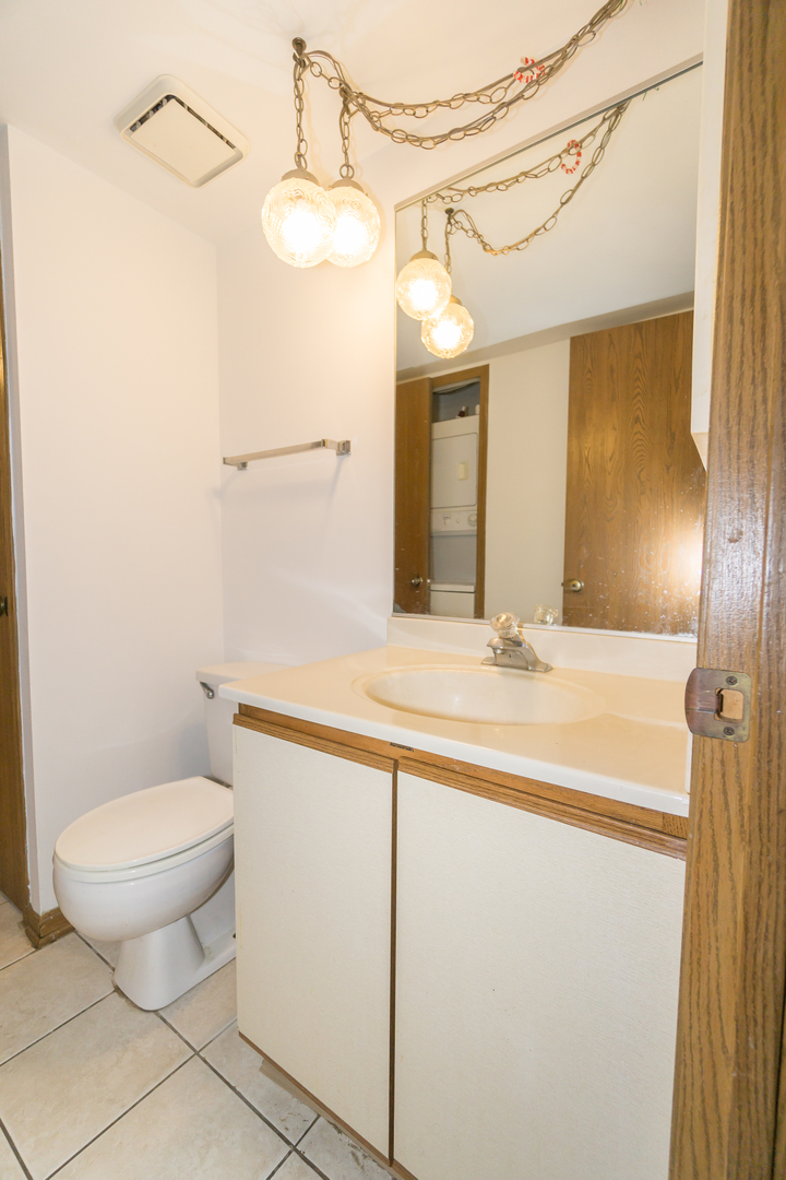 641 Briar Hill Lane, Unit 2 Addison, IL 60101 - Photo 13 of 16 a bathroom with a sink a toilet and shower