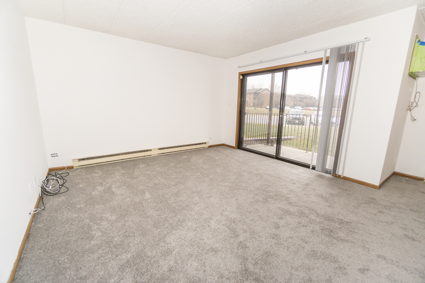 641 Briar Hill Lane, Unit 2 Addison, IL 60101 - Photo 4 of 16 an empty room with sliding door