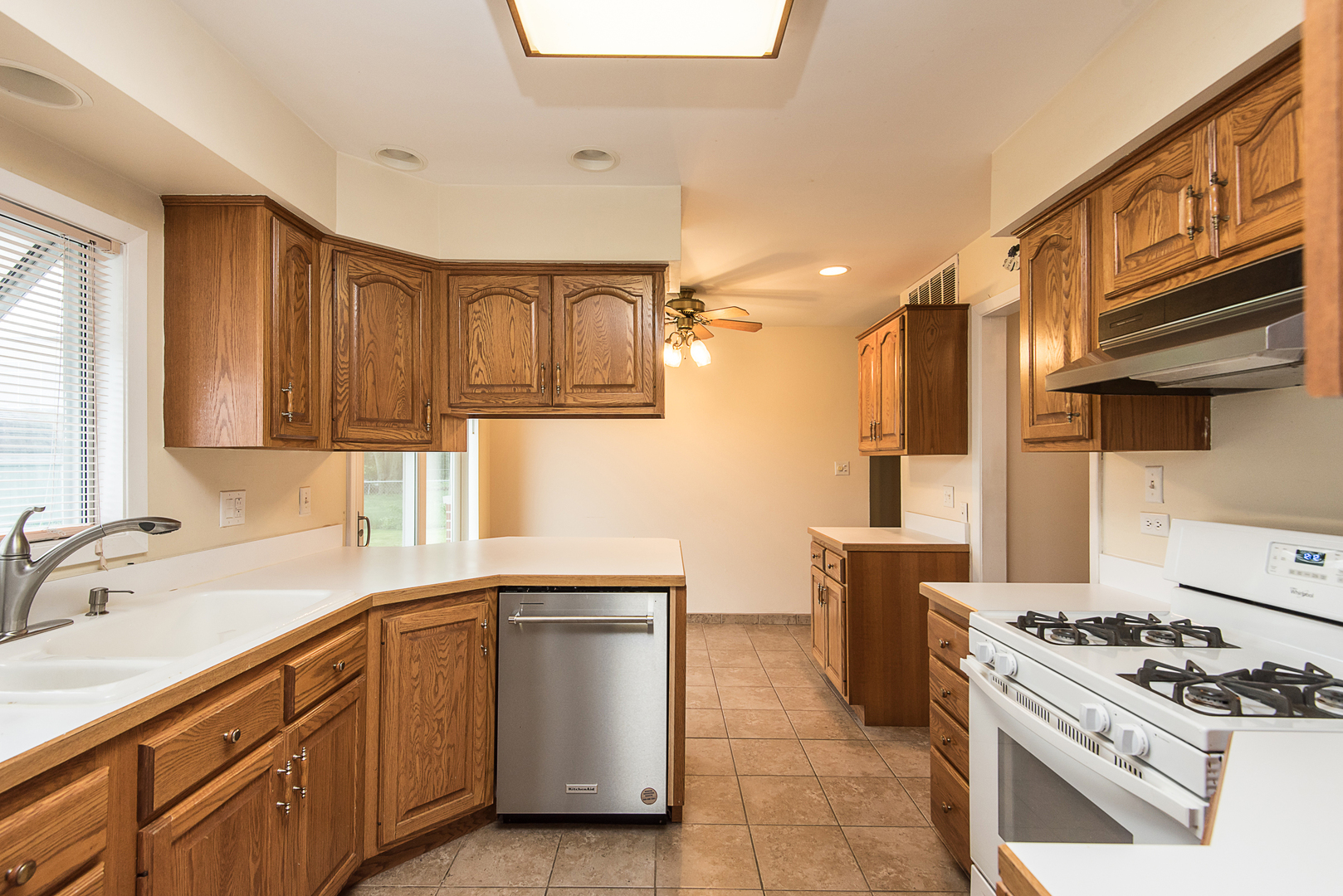 13 Wildwood Road Elk Grove Village, IL 60007 - Photo 15 of 23 a kitchen with cabinets and appliances