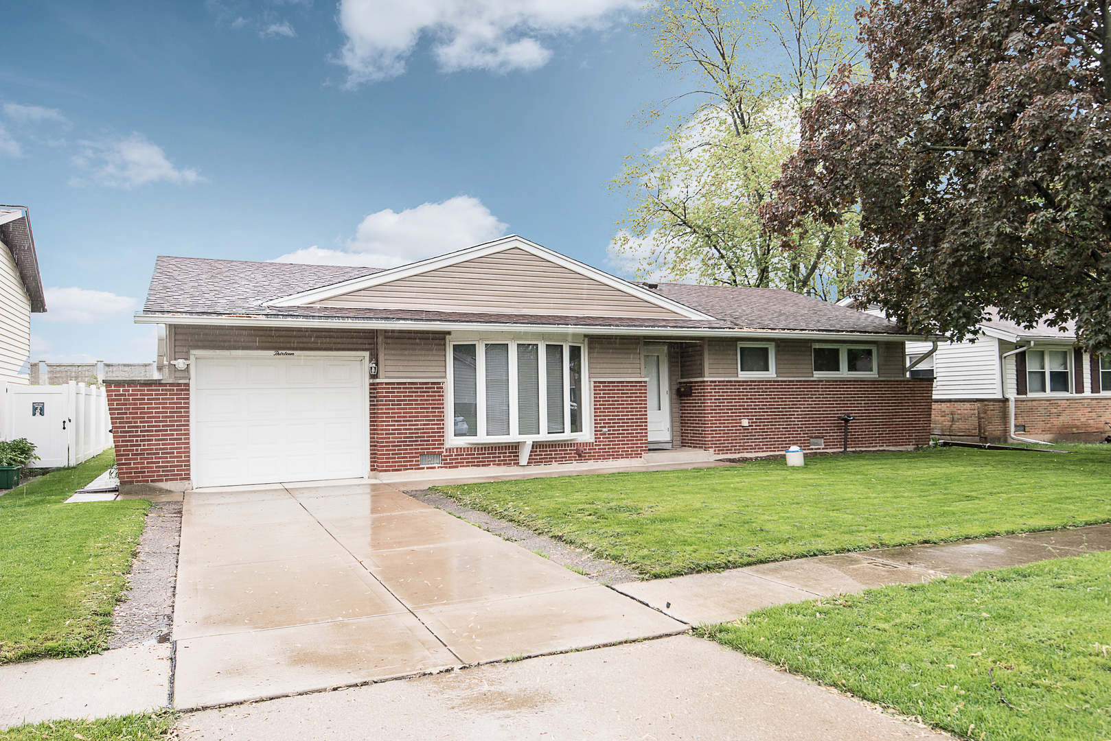 13 Wildwood Road Elk Grove Village, IL 60007 - Photo 3 of 23 a front view of a house with a garden