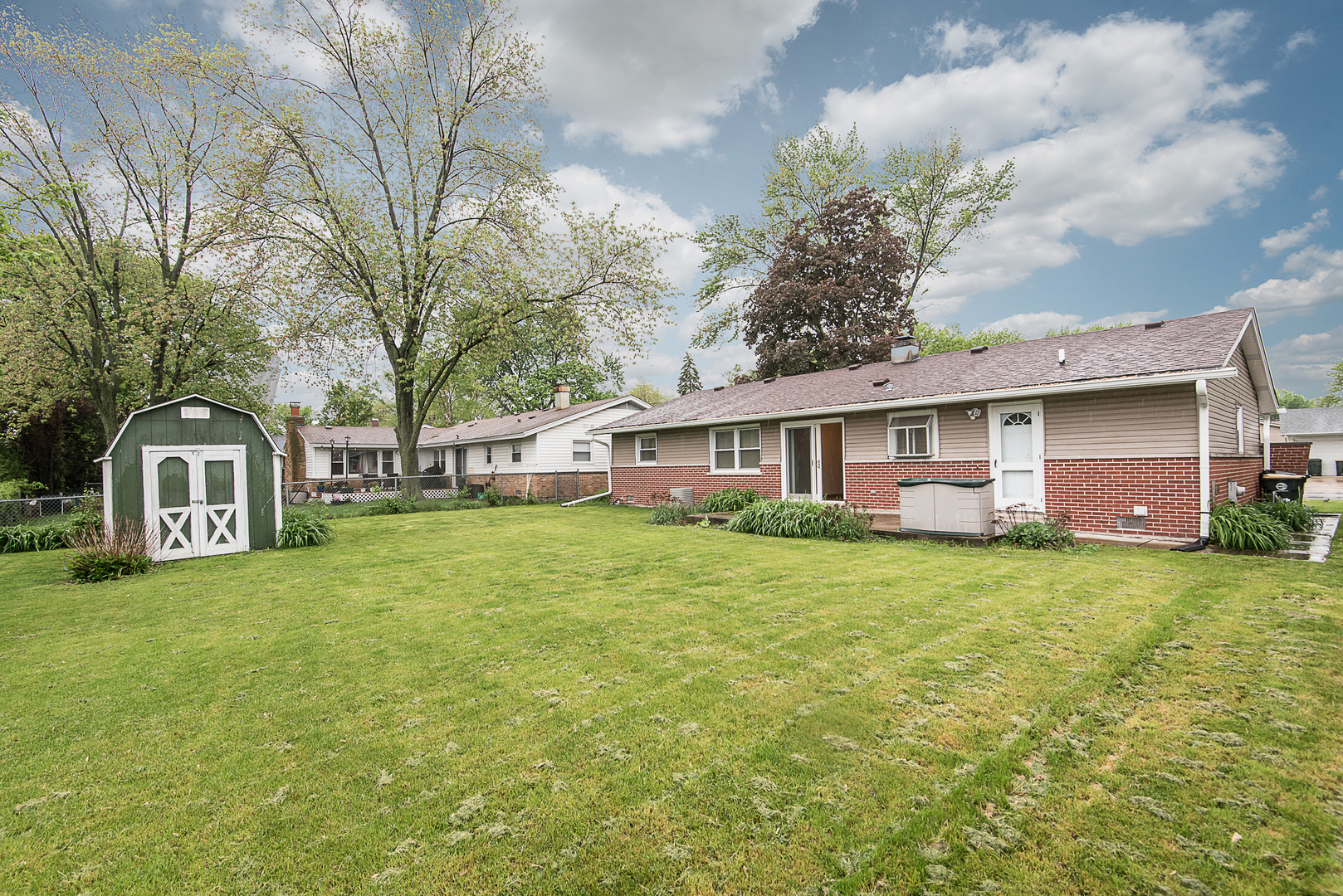 13 Wildwood Road Elk Grove Village, IL 60007 - Photo 5 of 23 a front view of a house with a garden