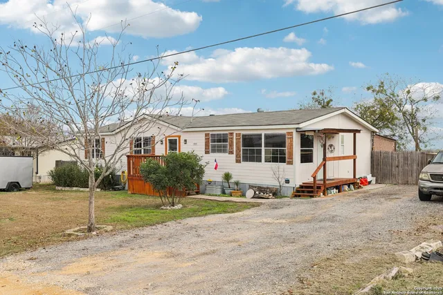 $234,950 | 1123 Debbie Drive, Marion, TX 78124