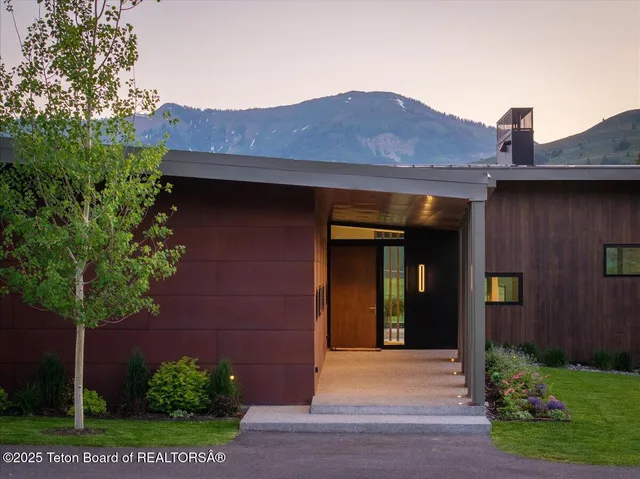 $9,700,000 | 13175 Riverbend Road, Jackson, WY 83001