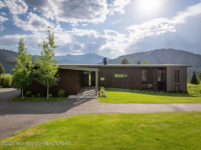 $9,700,000 | 13175 Riverbend Road, Jackson, WY 83001