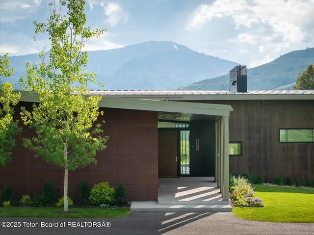 $9,700,000 | 13175 Riverbend Road, Jackson, WY 83001
