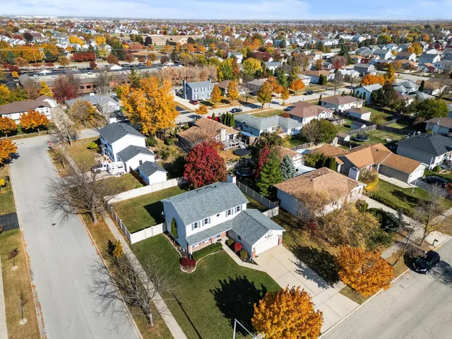 $349,900 | 7005 Manchester Drive, Plainfield, IL 60586