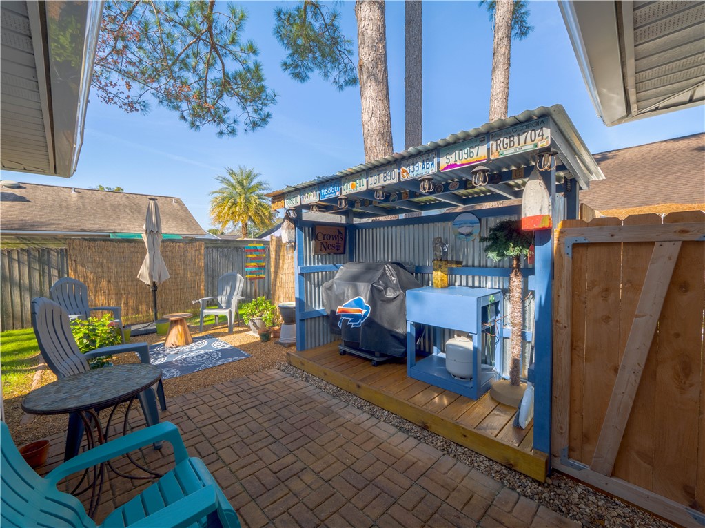 102 Claire Court Brunswick, GA 31525 - Photo 3 of 32