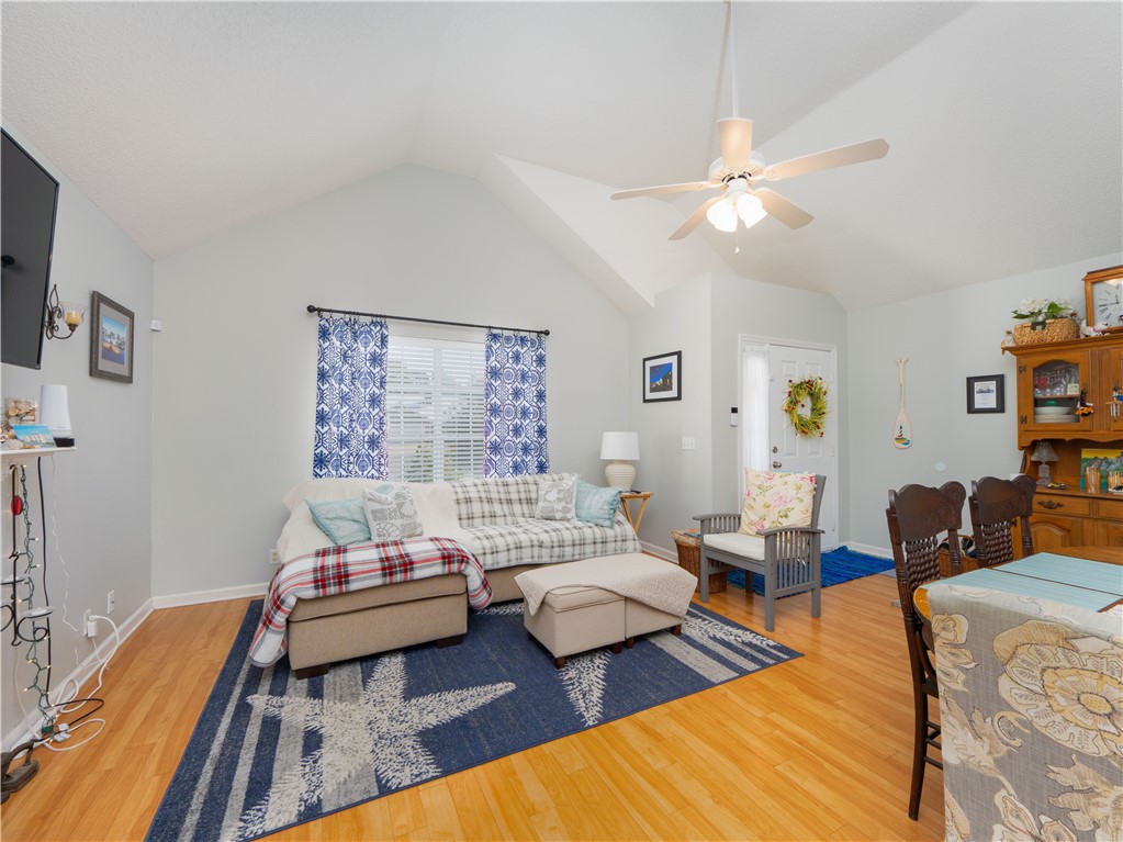 102 Claire Court Brunswick, GA 31525 - Photo 4 of 32