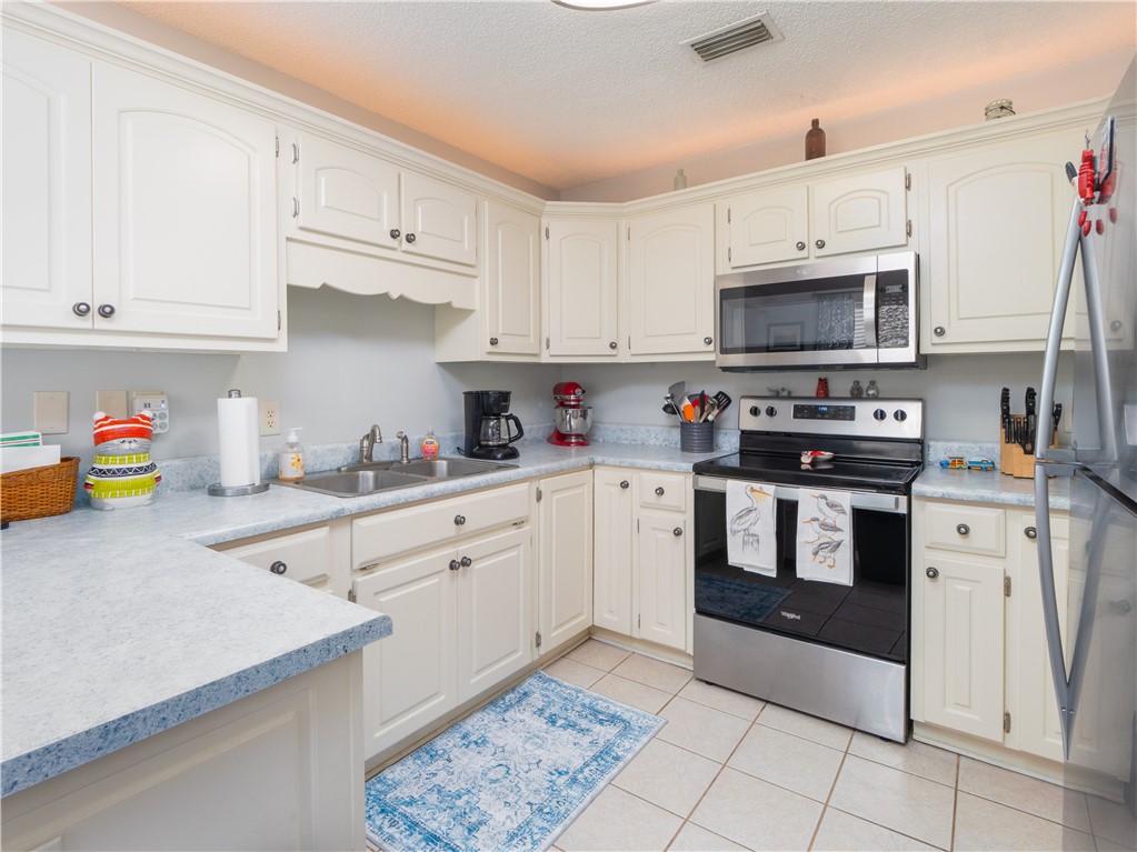 102 Claire Court Brunswick, GA 31525 - Photo 6 of 32