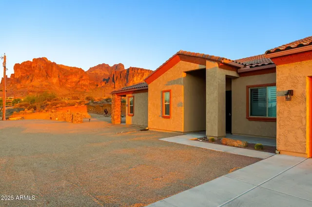 $879,000 | 5063 East Reavis Street, Apache Junction, AZ 85119