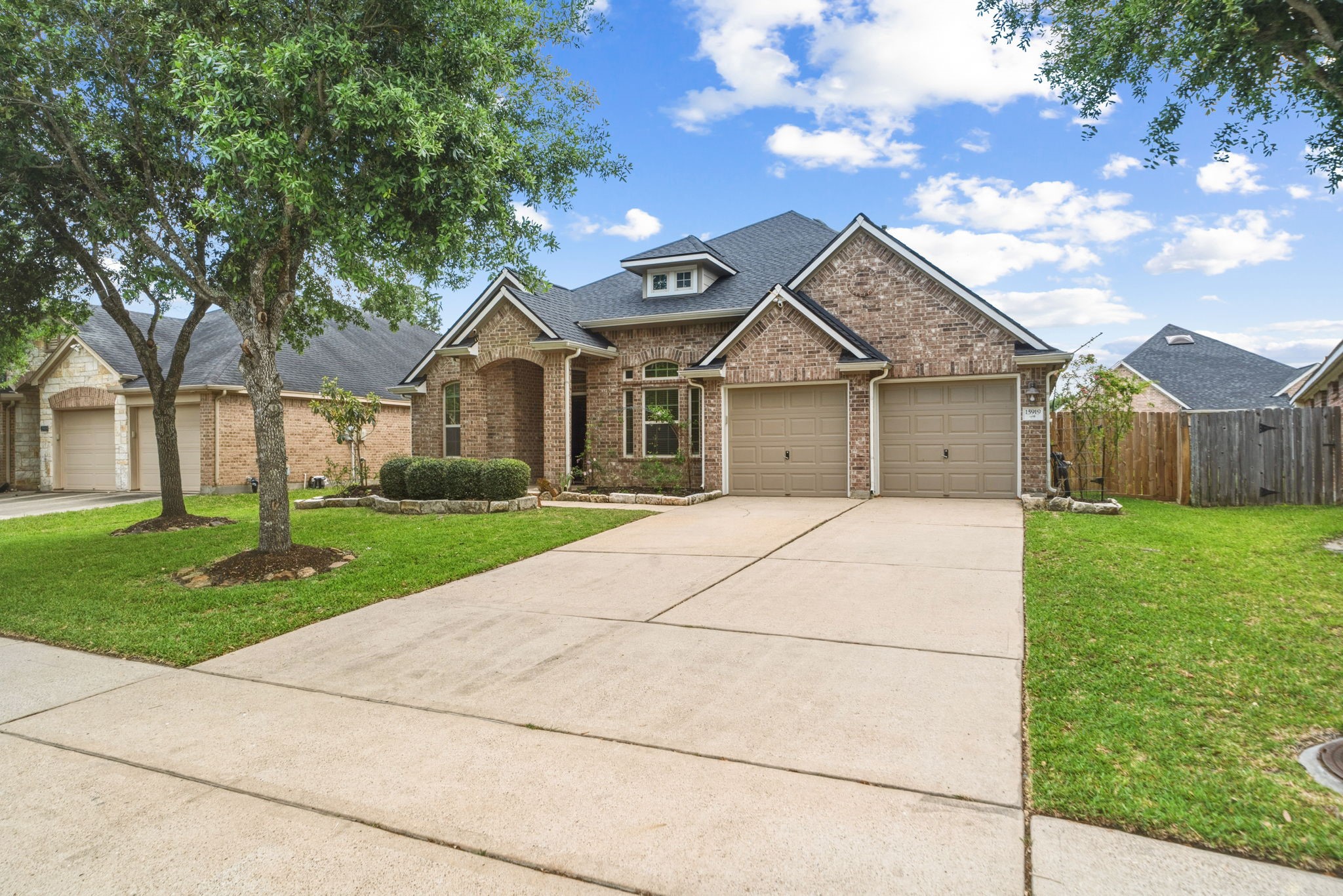 15919 Walnut Shores Drive Houston, TX 77044 - Photo 2 of 36