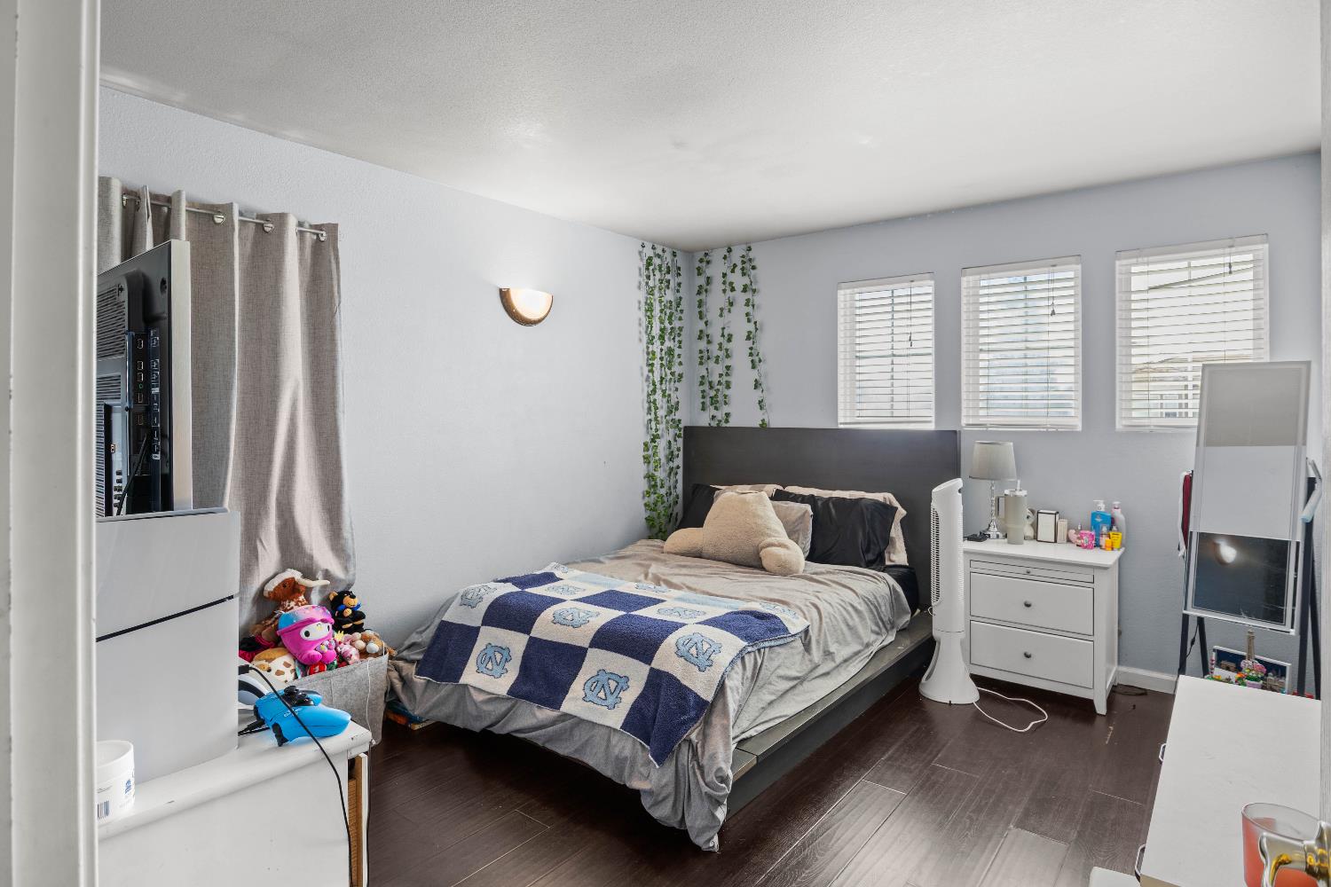 1777 Daniel Drive Ripon, CA 95366 - Photo 30 of 44 a bedroom with a bed and a window