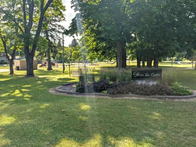 $199,900 | 525 East Pine Street, Edmore, MI 48829