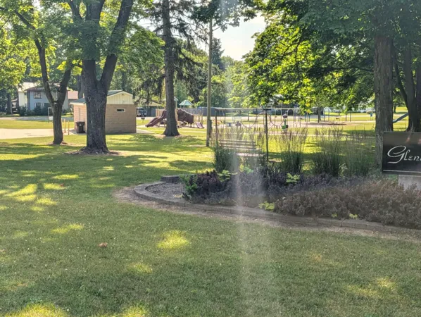 $199,900 | 525 East Pine Street, Edmore, MI 48829