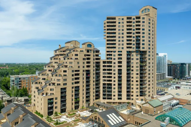 $334,900 | 110 1st Avenue Northeast, Unit 1006, Minneapolis, MN 55413